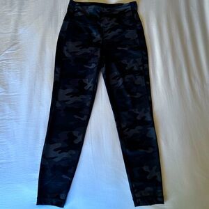Lole camo leggings, like new condition.